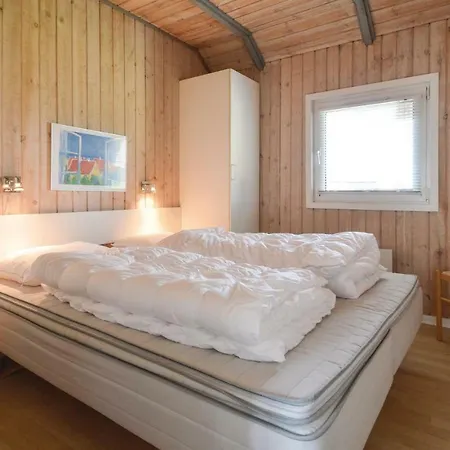 Hébergement de vacances Nice Home In Blavand With Sauna